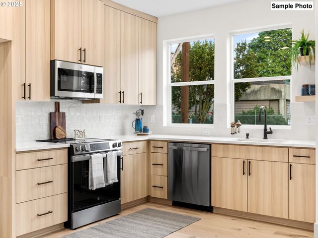 7387 N Mobile Ave, Portland, OR 97217