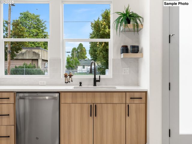 7387 N Mobile Ave, Portland, OR 97217