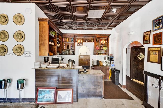 15400 Biscayne Blvd, North Miami, FL 33160