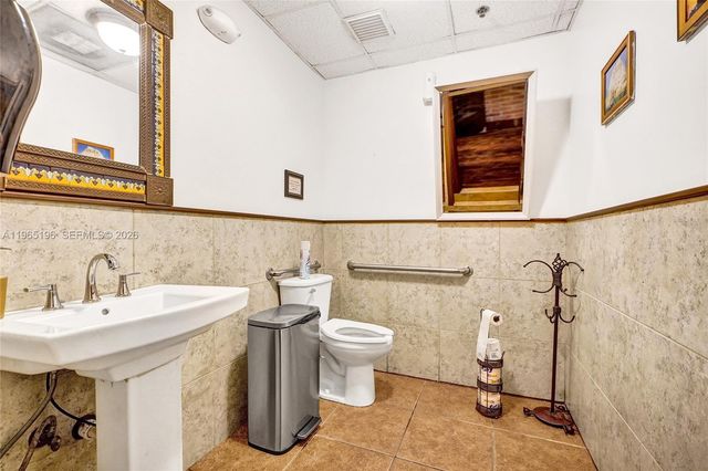 15400 Biscayne Blvd, North Miami, FL 33160