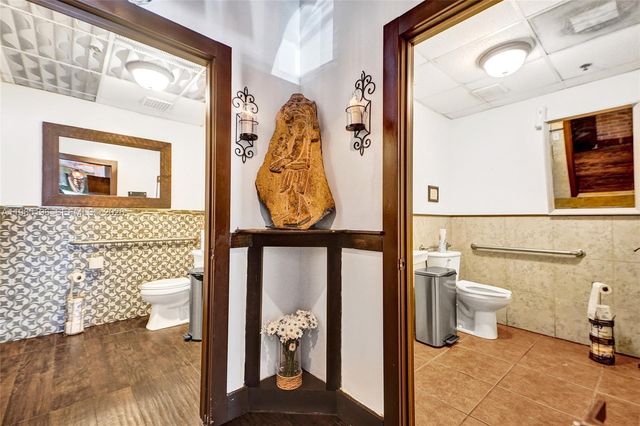 15400 Biscayne Blvd, North Miami, FL 33160