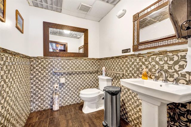 15400 Biscayne Blvd, North Miami, FL 33160