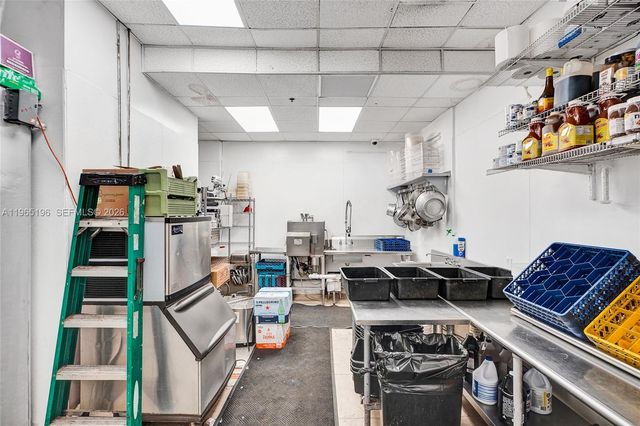 15400 Biscayne Blvd, North Miami, FL 33160