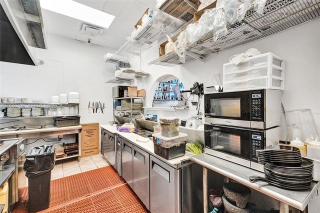 15400 Biscayne Blvd, North Miami, FL 33160