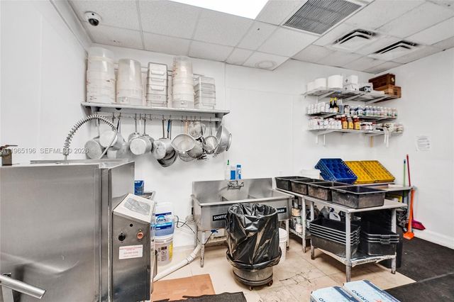 15400 Biscayne Blvd, North Miami, FL 33160