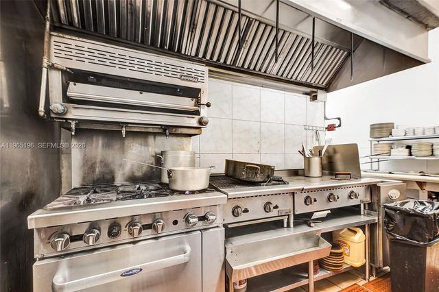 15400 Biscayne Blvd, North Miami, FL 33160