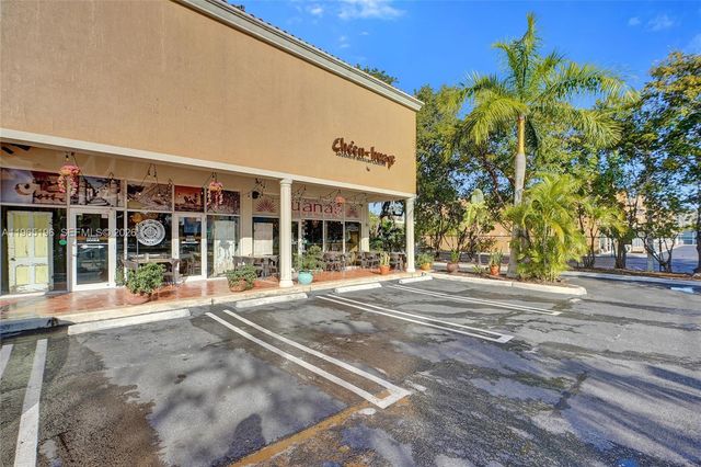 15400 Biscayne Blvd, North Miami, FL 33160