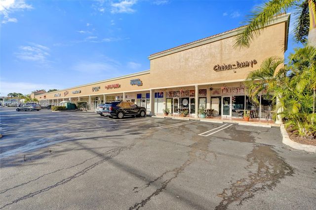 15400 Biscayne Blvd, North Miami, FL 33160