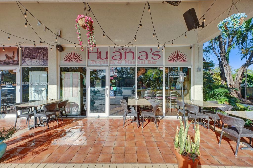 15400 Biscayne Blvd, North Miami, FL 33160