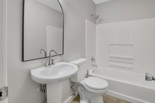 210 Hickory St, New Llano, LA 71461