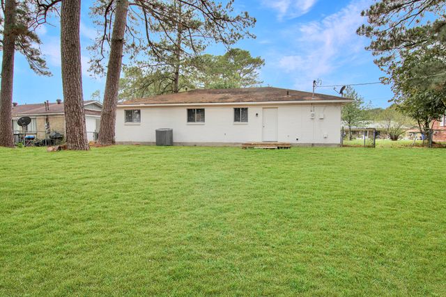 210 Hickory St, New Llano, LA 71461