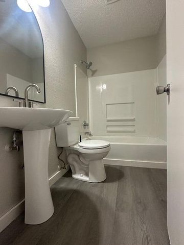 210 Hickory St, New Llano, LA 71461