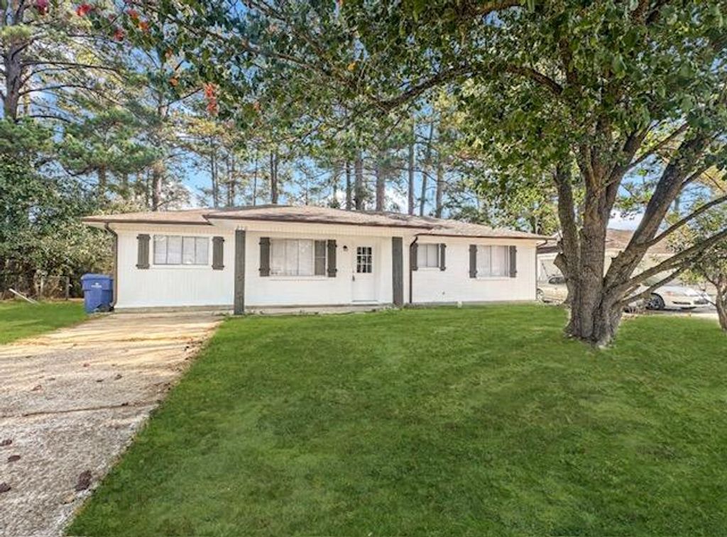 210 Hickory St, New Llano, LA 71461