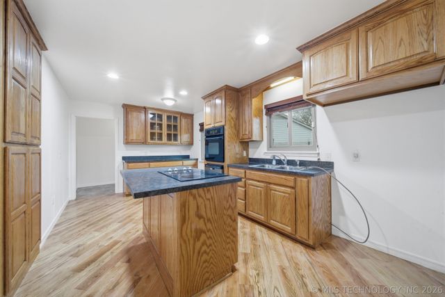 5618 E 36th Street S, Tulsa, OK 74135