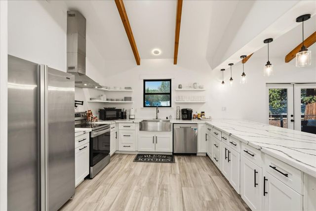 39490 Crane Valley Court, Bass Lake, CA 93604