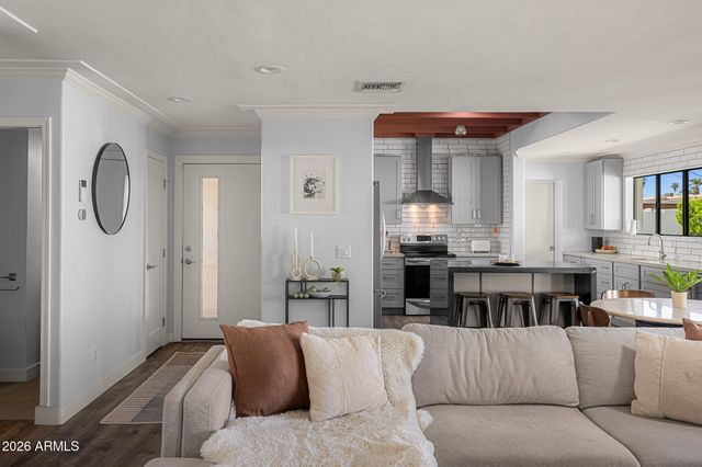 6912 E EDGEMONT Avenue, Scottsdale, AZ 85257