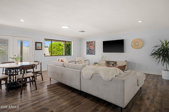 6912 E EDGEMONT Avenue, Scottsdale, AZ 85257