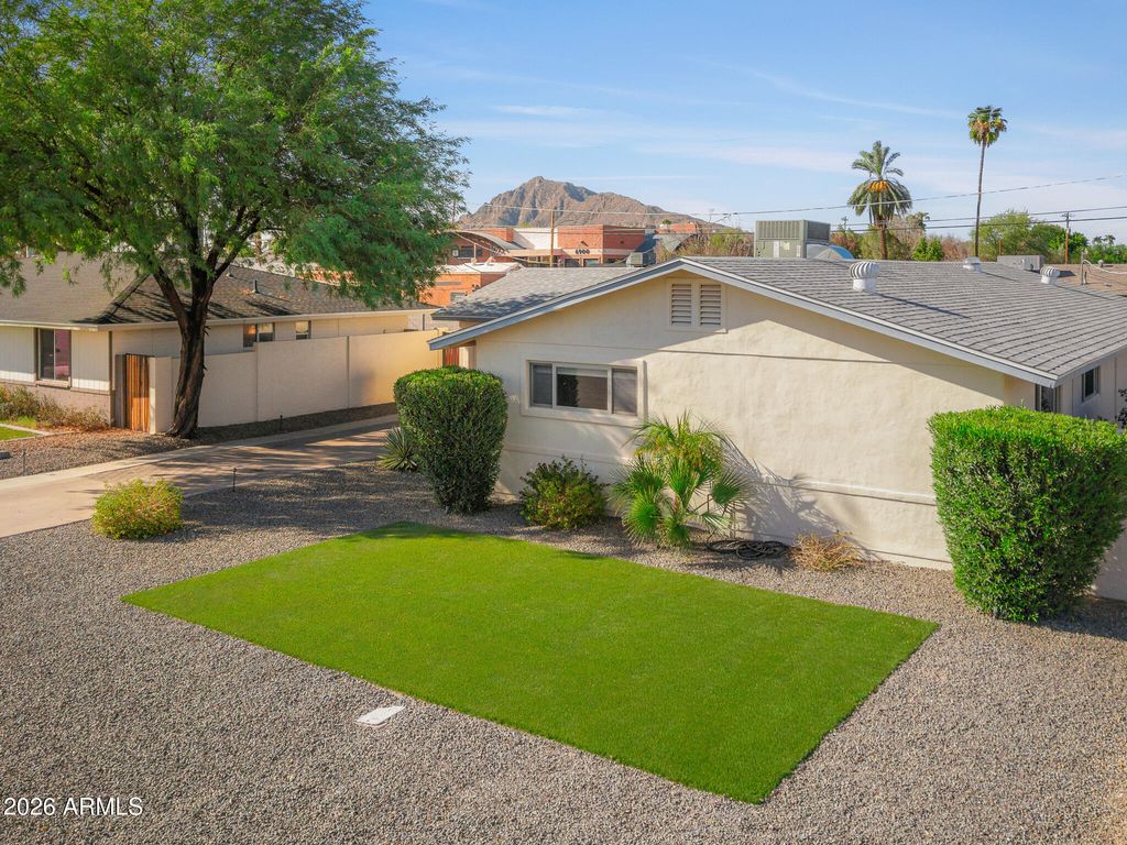 6912 E EDGEMONT Avenue, Scottsdale, AZ 85257 — photo 2