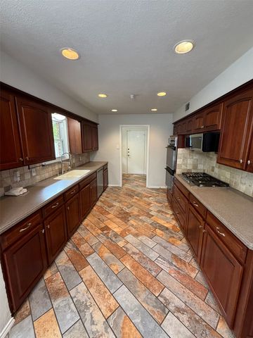 8839 Sweetwater Drive, Dallas, TX 75228