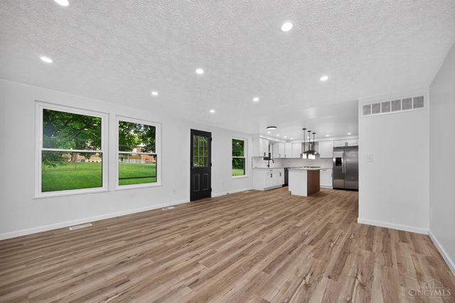 12022 Kenn Road, Springdale, OH 45240