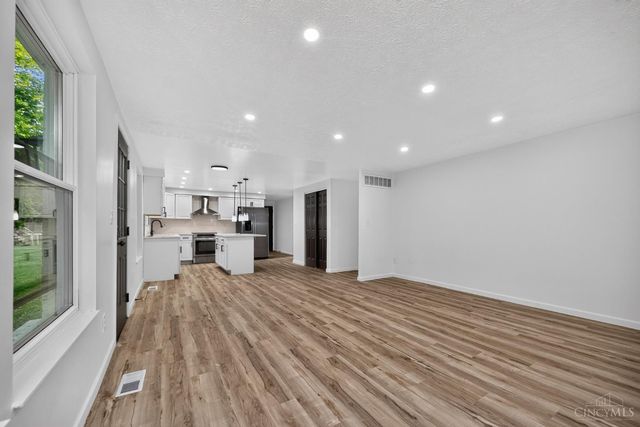 12022 Kenn Road, Springdale, OH 45240