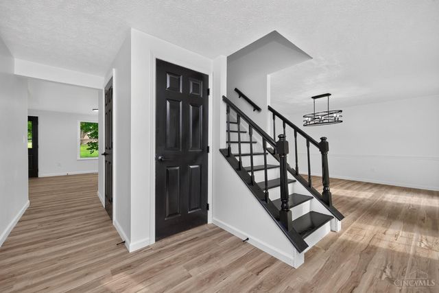 12022 Kenn Road, Springdale, OH 45240