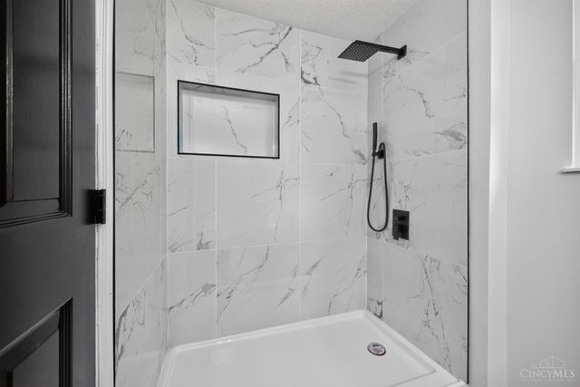 12022 Kenn Road, Springdale, OH 45240