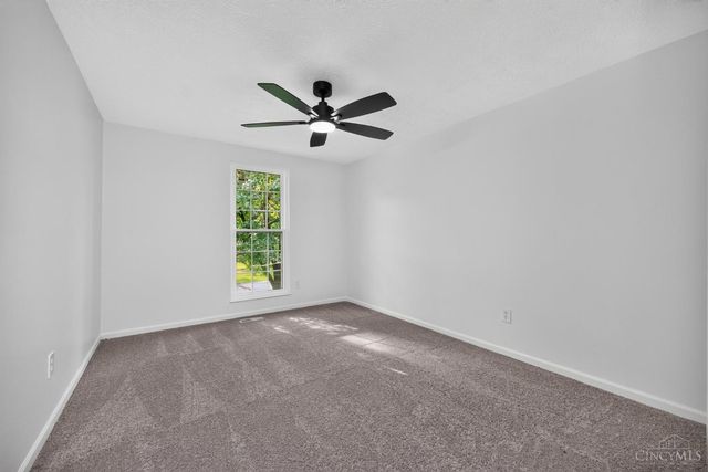 12022 Kenn Road, Springdale, OH 45240