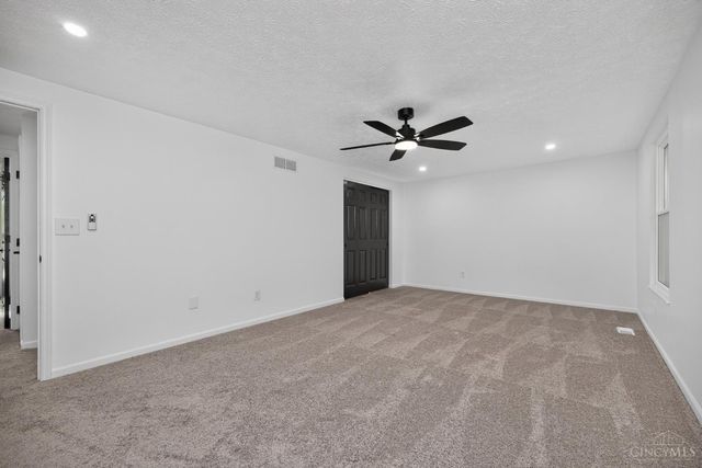 12022 Kenn Road, Springdale, OH 45240