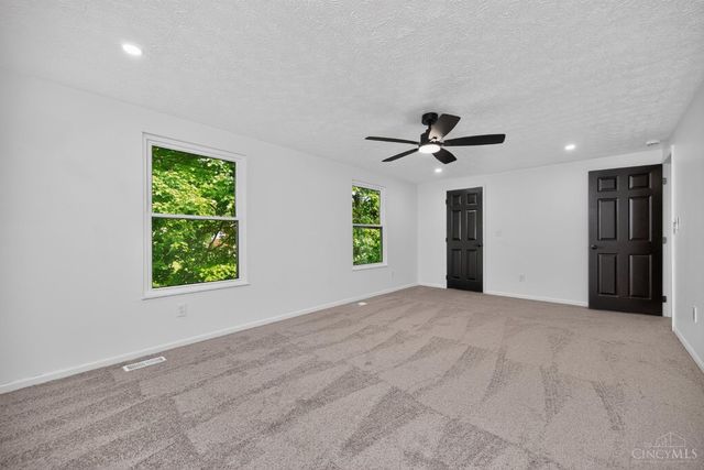 12022 Kenn Road, Springdale, OH 45240