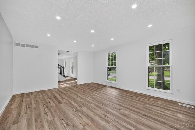 12022 Kenn Road, Springdale, OH 45240