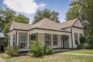 637 N Washington ST, La Grange, TX 78945