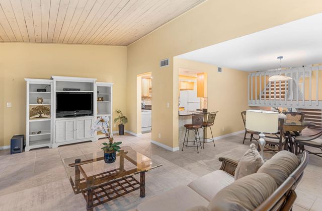 229 Old Meadow Way, Palm Beach Gardens, FL 33418