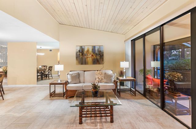 229 Old Meadow Way, Palm Beach Gardens, FL 33418