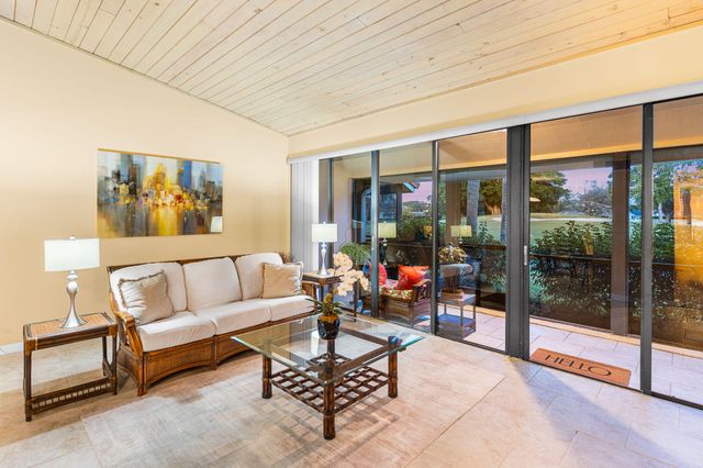 229 Old Meadow Way, Palm Beach Gardens, FL 33418