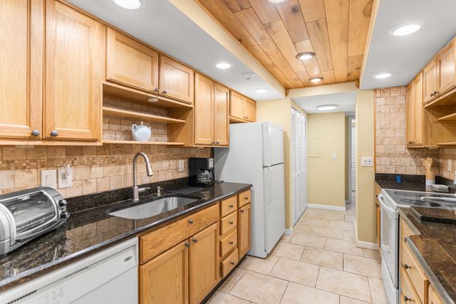 229 Old Meadow Way, Palm Beach Gardens, FL 33418