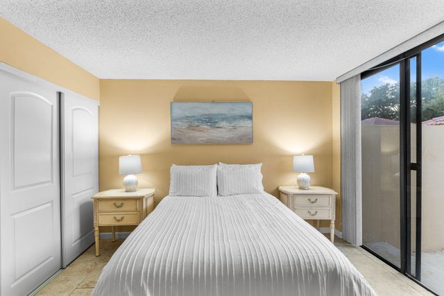 229 Old Meadow Way, Palm Beach Gardens, FL 33418