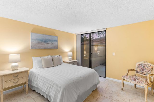 229 Old Meadow Way, Palm Beach Gardens, FL 33418