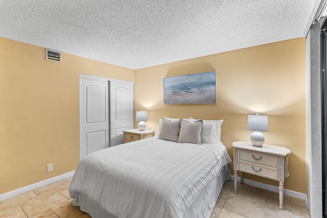 229 Old Meadow Way, Palm Beach Gardens, FL 33418