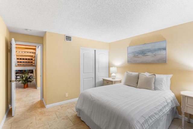 229 Old Meadow Way, Palm Beach Gardens, FL 33418