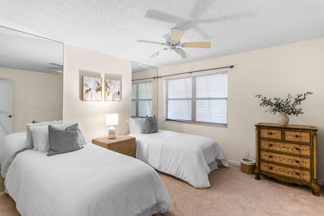 229 Old Meadow Way, Palm Beach Gardens, FL 33418