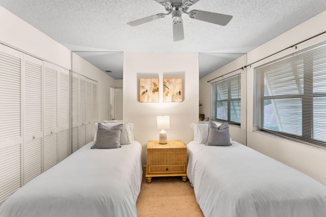 229 Old Meadow Way, Palm Beach Gardens, FL 33418