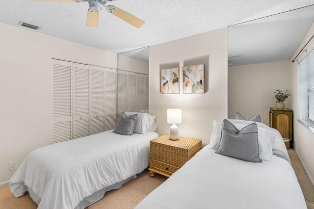 229 Old Meadow Way, Palm Beach Gardens, FL 33418