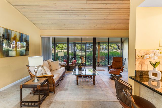 229 Old Meadow Way, Palm Beach Gardens, FL 33418