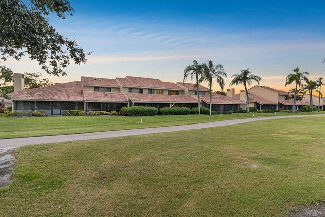 229 Old Meadow Way, Palm Beach Gardens, FL 33418