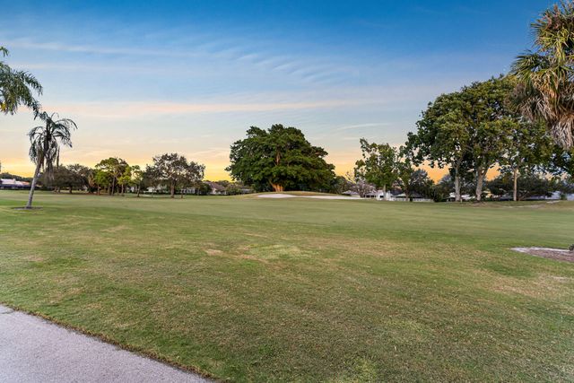 229 Old Meadow Way, Palm Beach Gardens, FL 33418