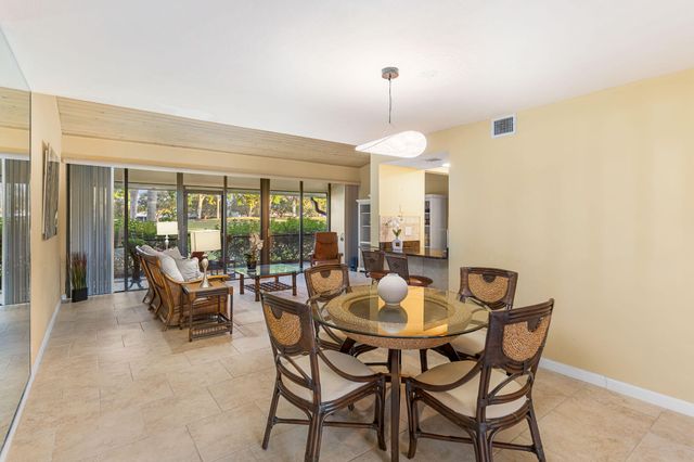 229 Old Meadow Way, Palm Beach Gardens, FL 33418