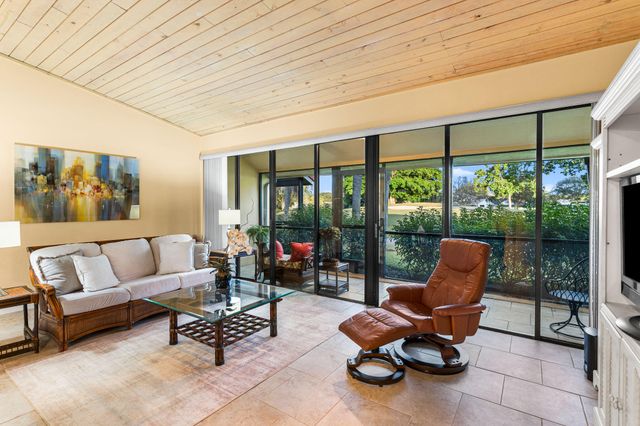 229 Old Meadow Way, Palm Beach Gardens, FL 33418