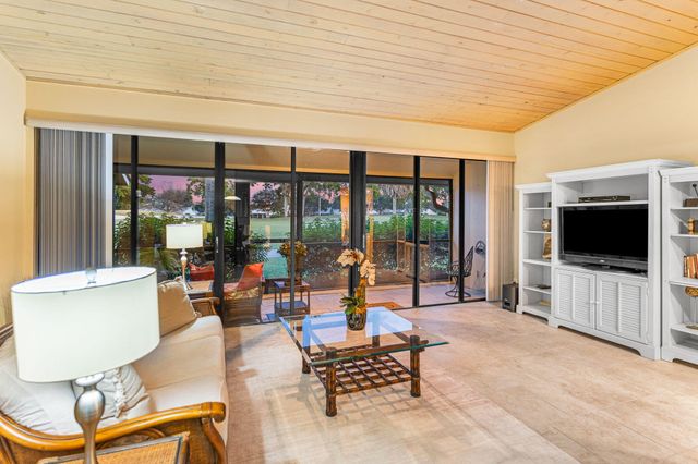 229 Old Meadow Way, Palm Beach Gardens, FL 33418