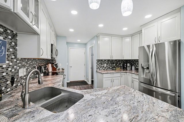 223 Primrose Lane, Flushing, MI 48433